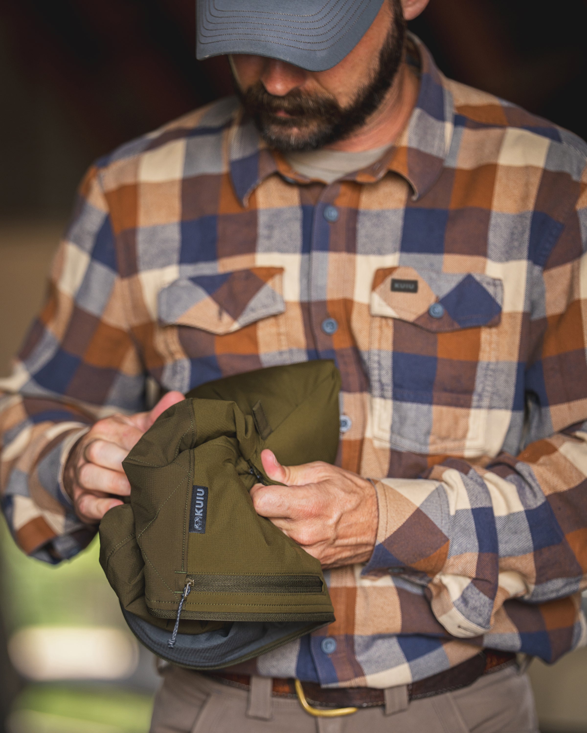 Transit Packable Hooded Jacket | Dark Army/Army - Image 9