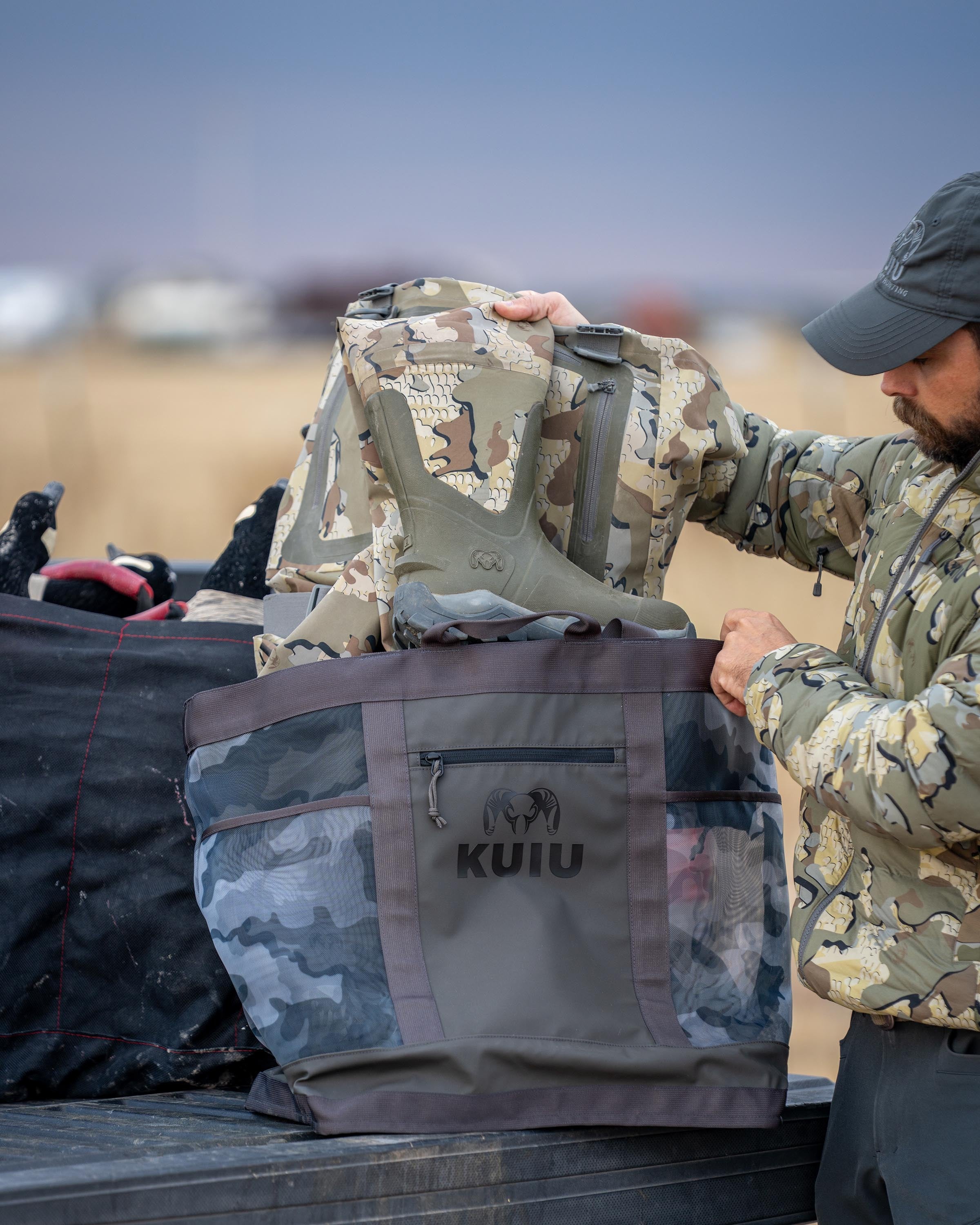 KUIU 3500 Mesh Tote Bag | Coyote Brown - Image 4
